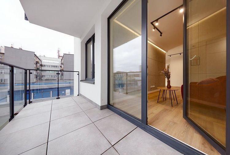 Nowoczesne wykończenia wnętrz i tarasów – jaką balustradę wybrać?